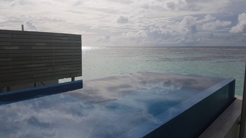 Lux Maldives South Ari Atoll - piscine privée dans la chambre