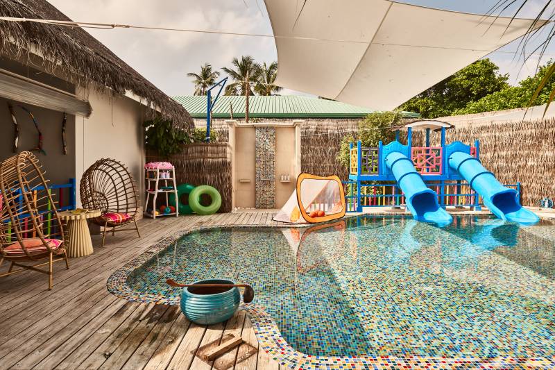 Maldives Hôtel Finolhu 5* Atoll de Baa Kids Club avec toboggan