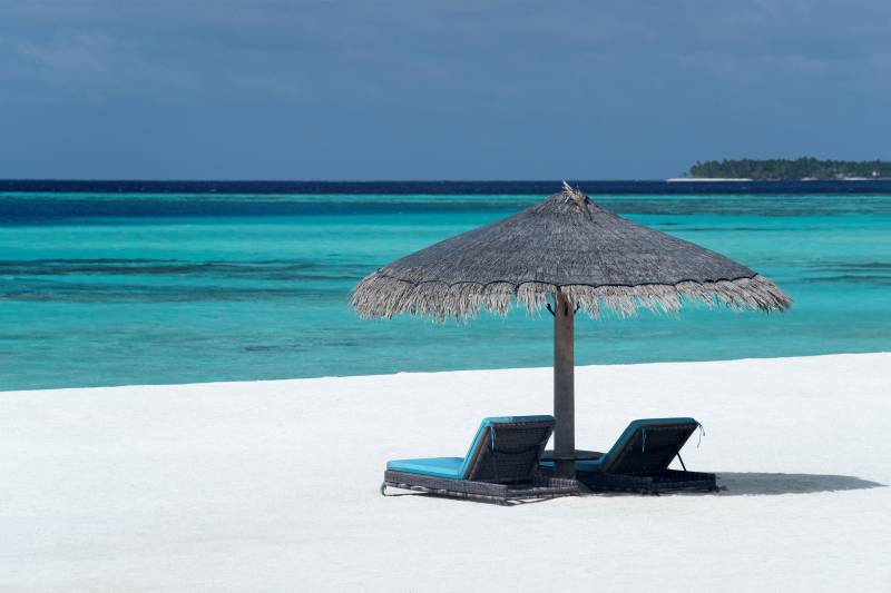 Constance Moofushi - Plage